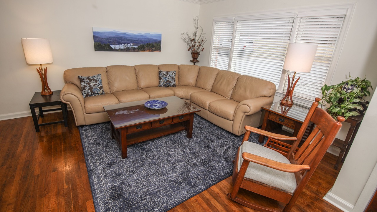 Photo of Livingroom in Toccoa