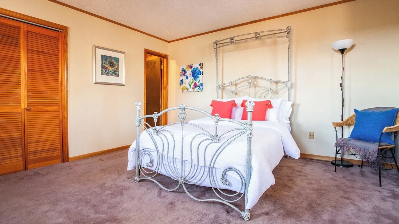 Photo of Bedroom in Salem