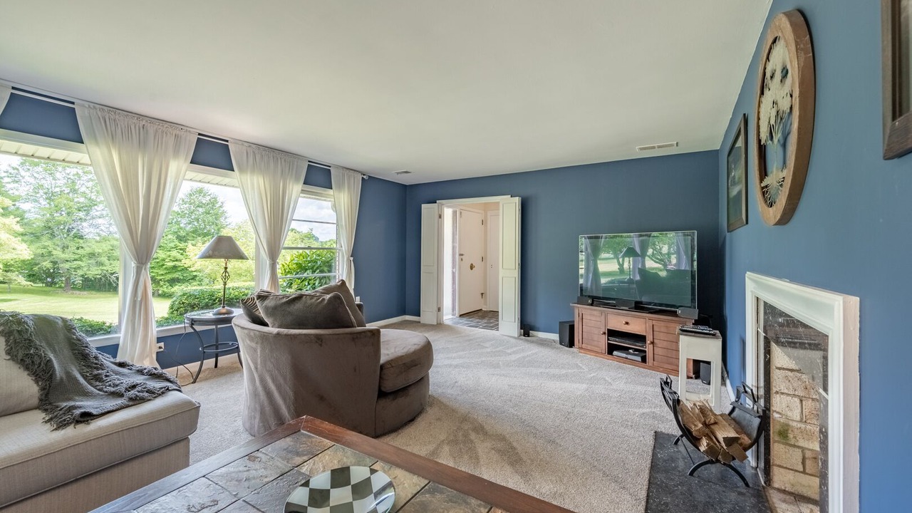 Photo of Livingroom in Clarkesville