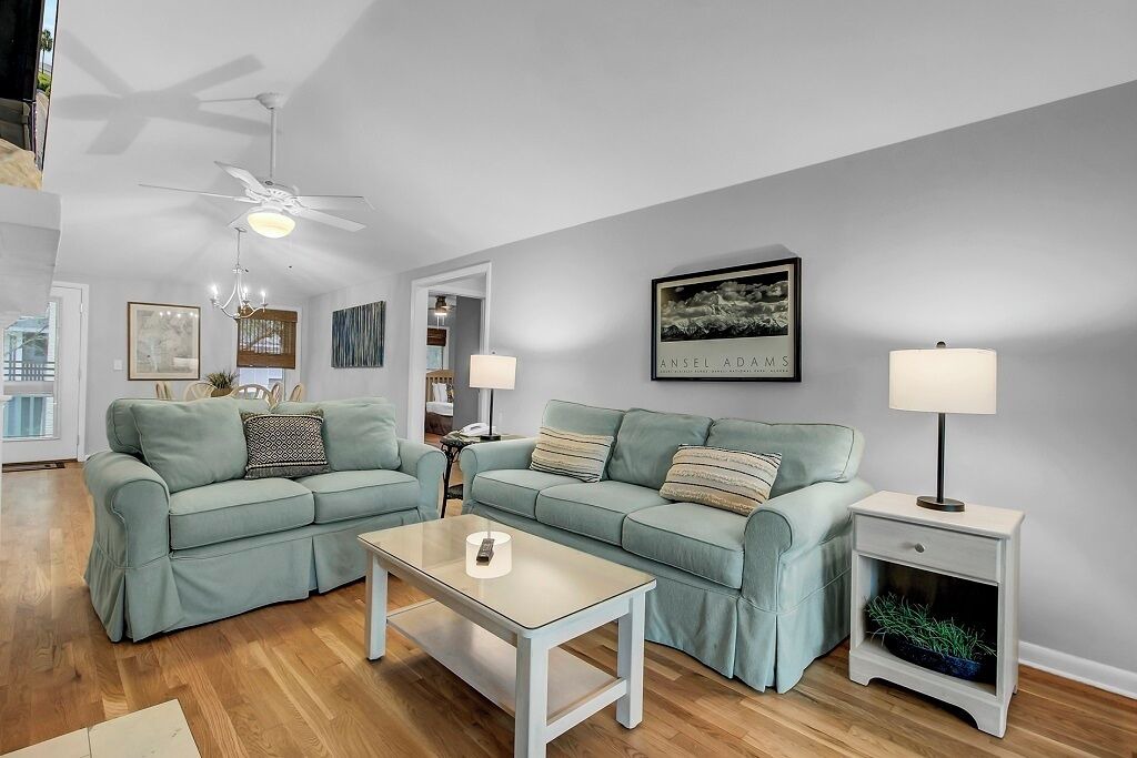 Photo of Livingroom in Twin Oaks