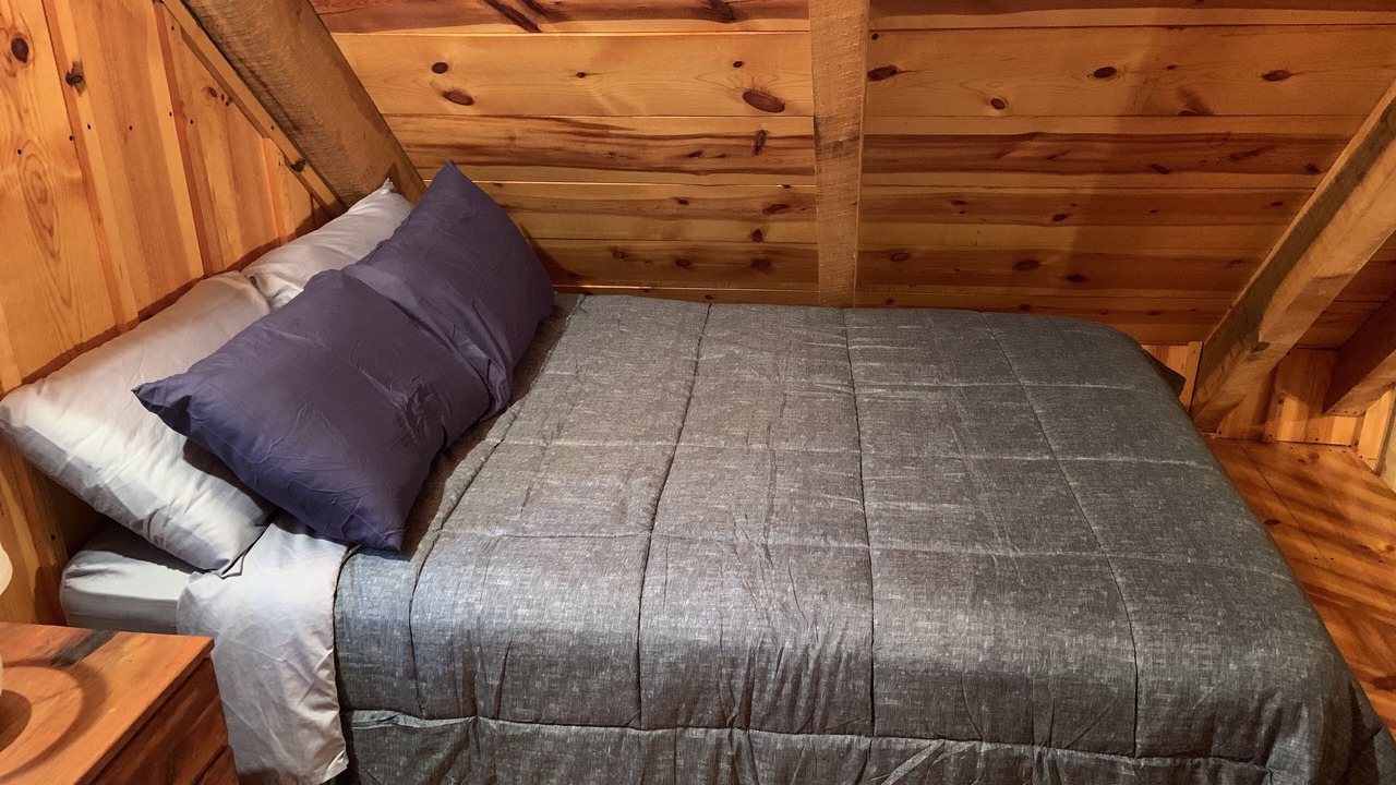 Photo of Bedroom in Flat Hollow Marina