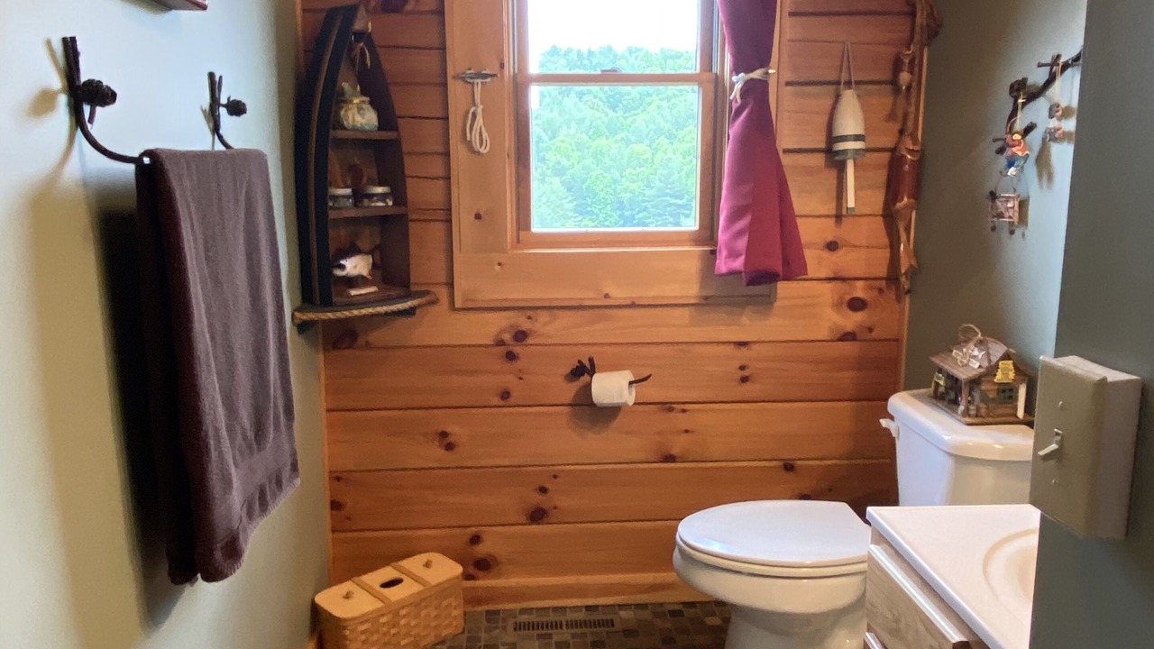 Photo of Bathroom in Mouth of Wilson