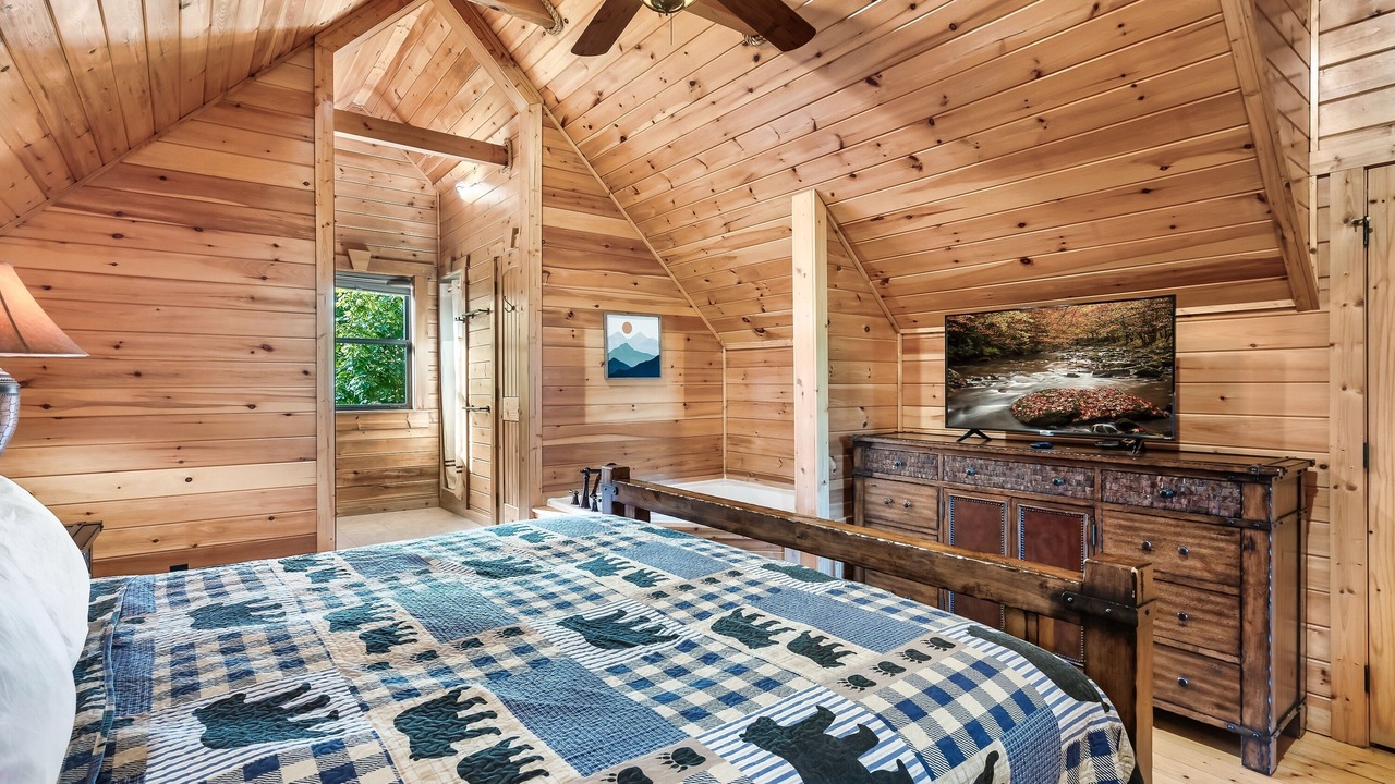 Photo of Bedroom in White Oak Lodge