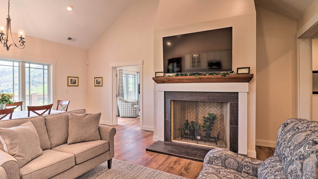 Photo of Livingroom in Candler