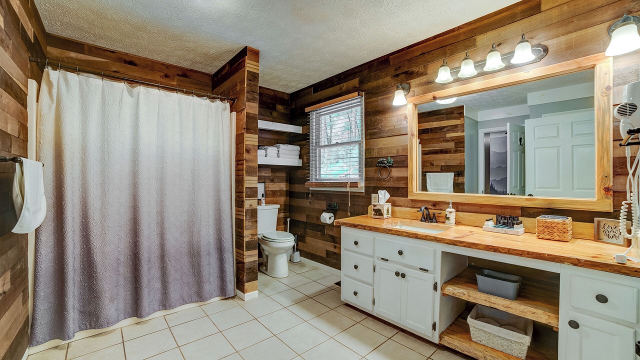 Photo of Bathroom in Cherry Log
