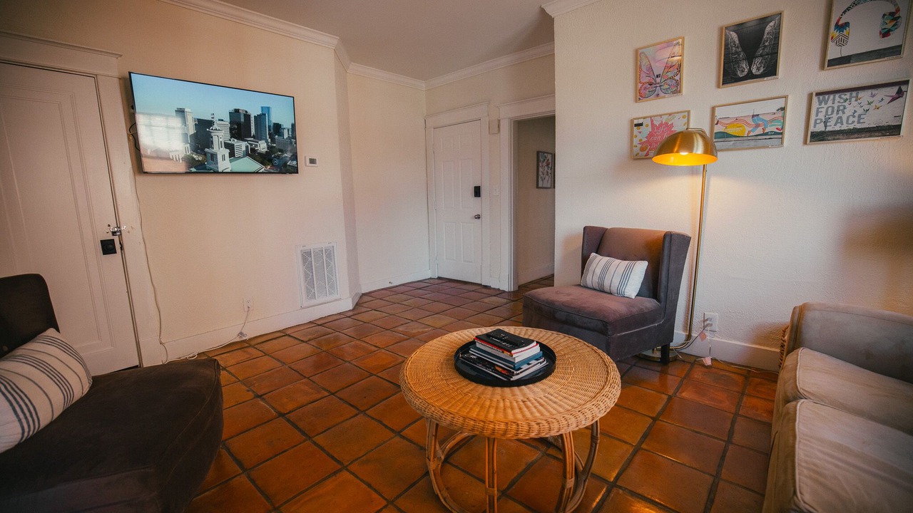Photo of Livingroom in Hillsboro Village