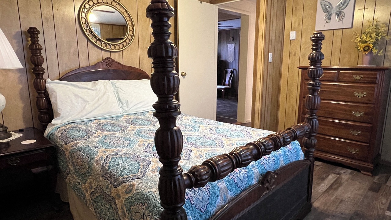 Photo of Bedroom in Lansing