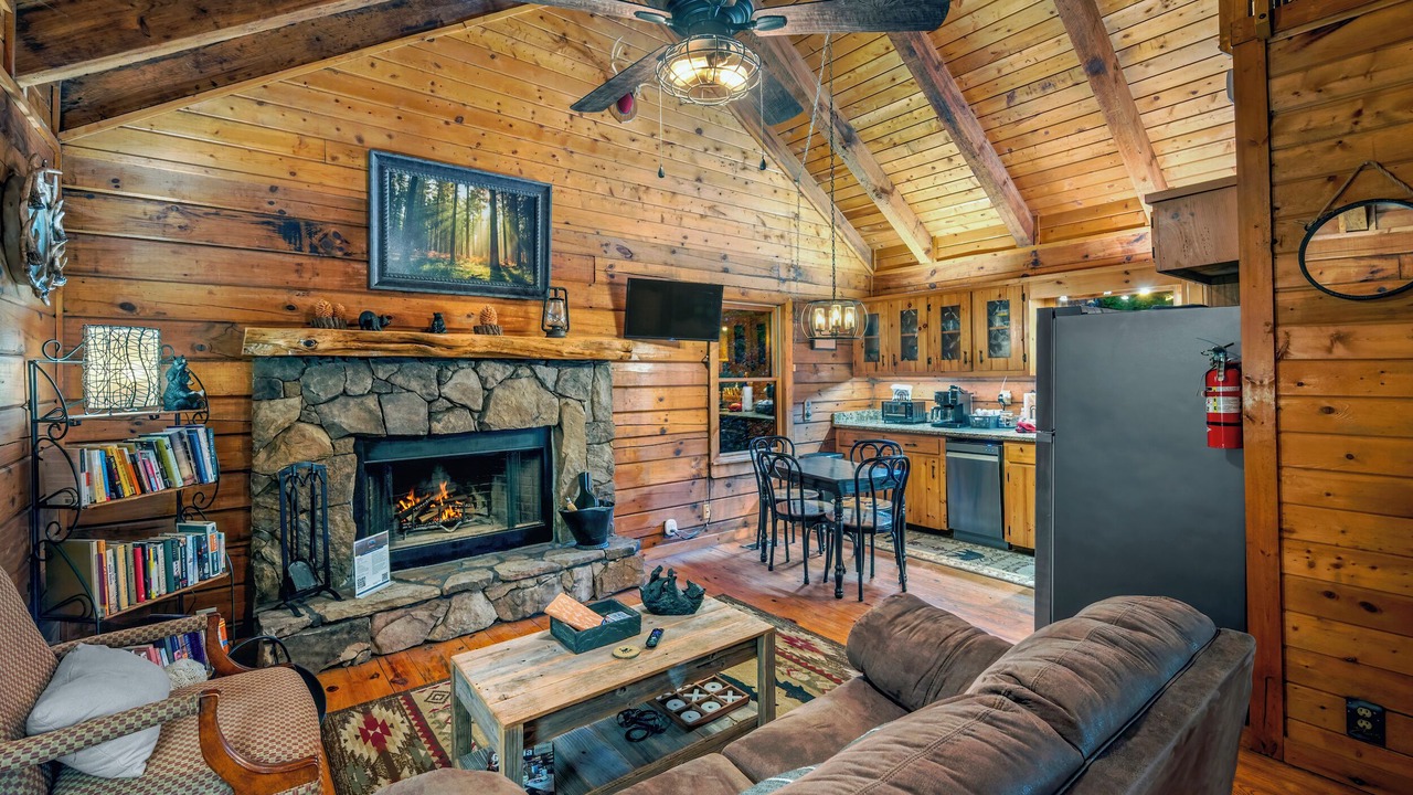 Photo of Livingroom in Walnut Mountain