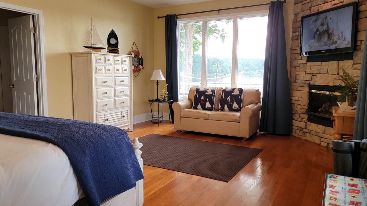 Photo of Bedroom in Lake Norman of Catawba