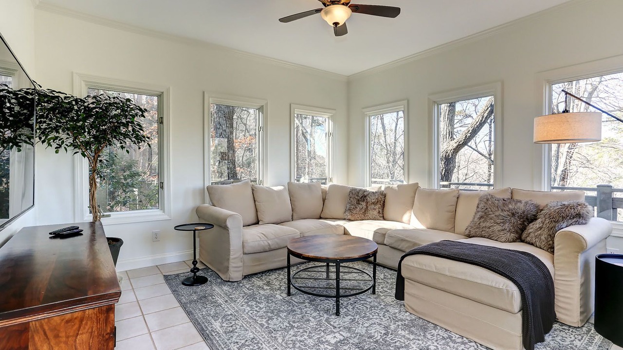 Photo of Livingroom in Big Canoe