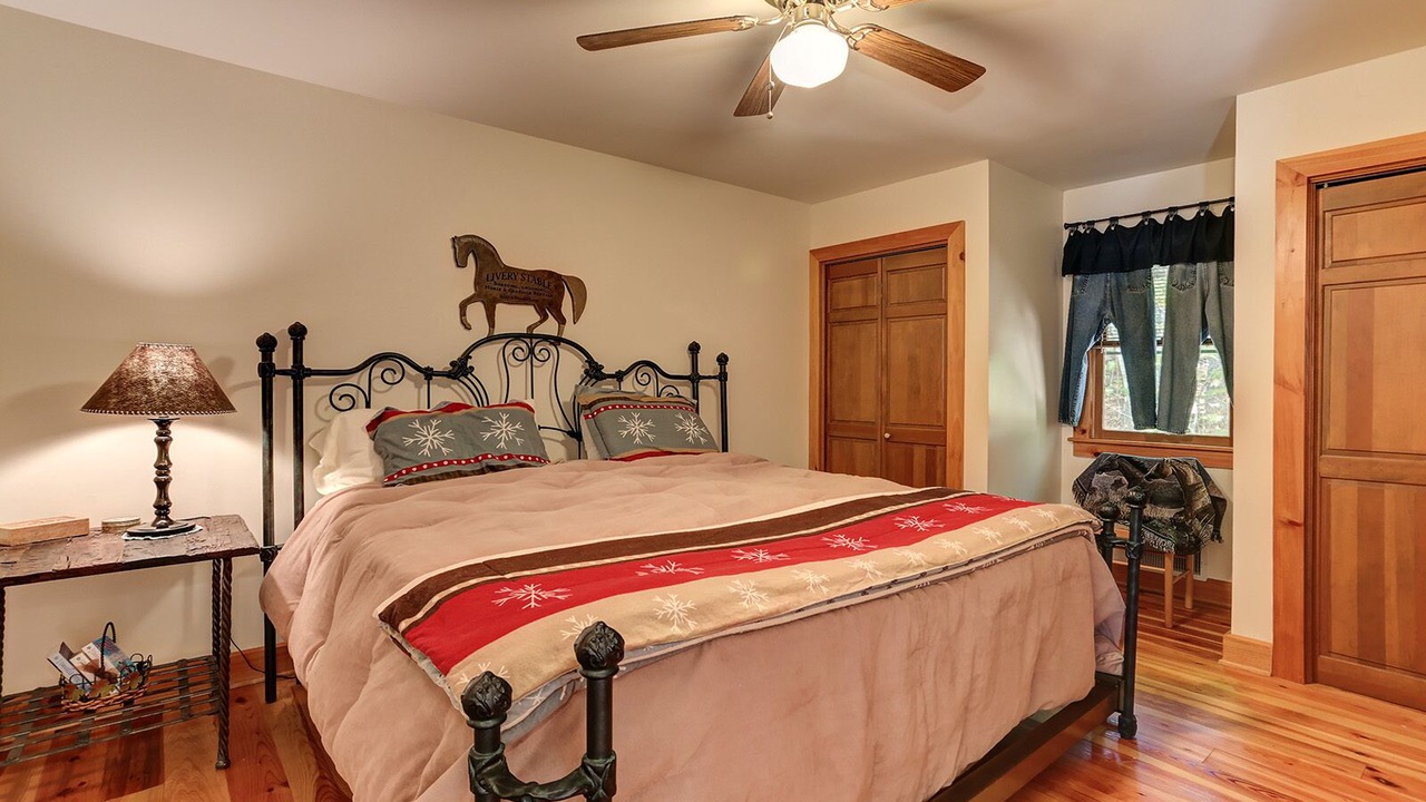 Photo of Bedroom in Big Canoe