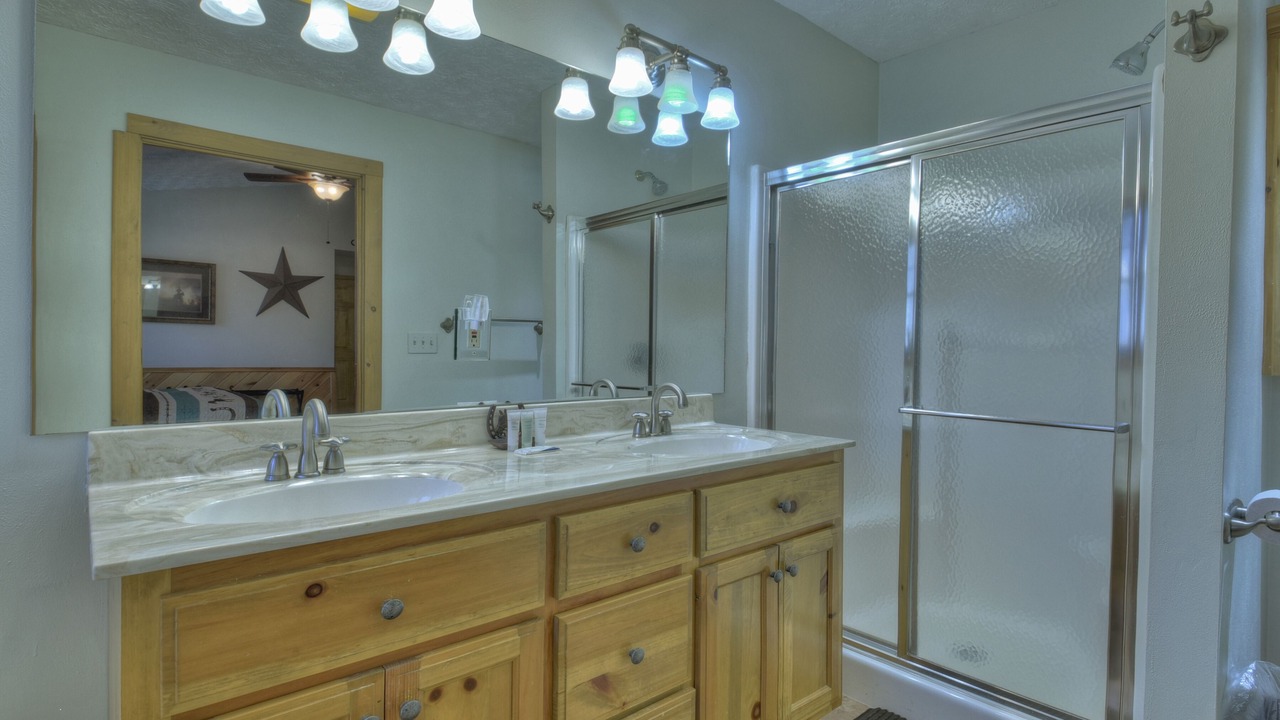 Photo of Bathroom in Cherry Log