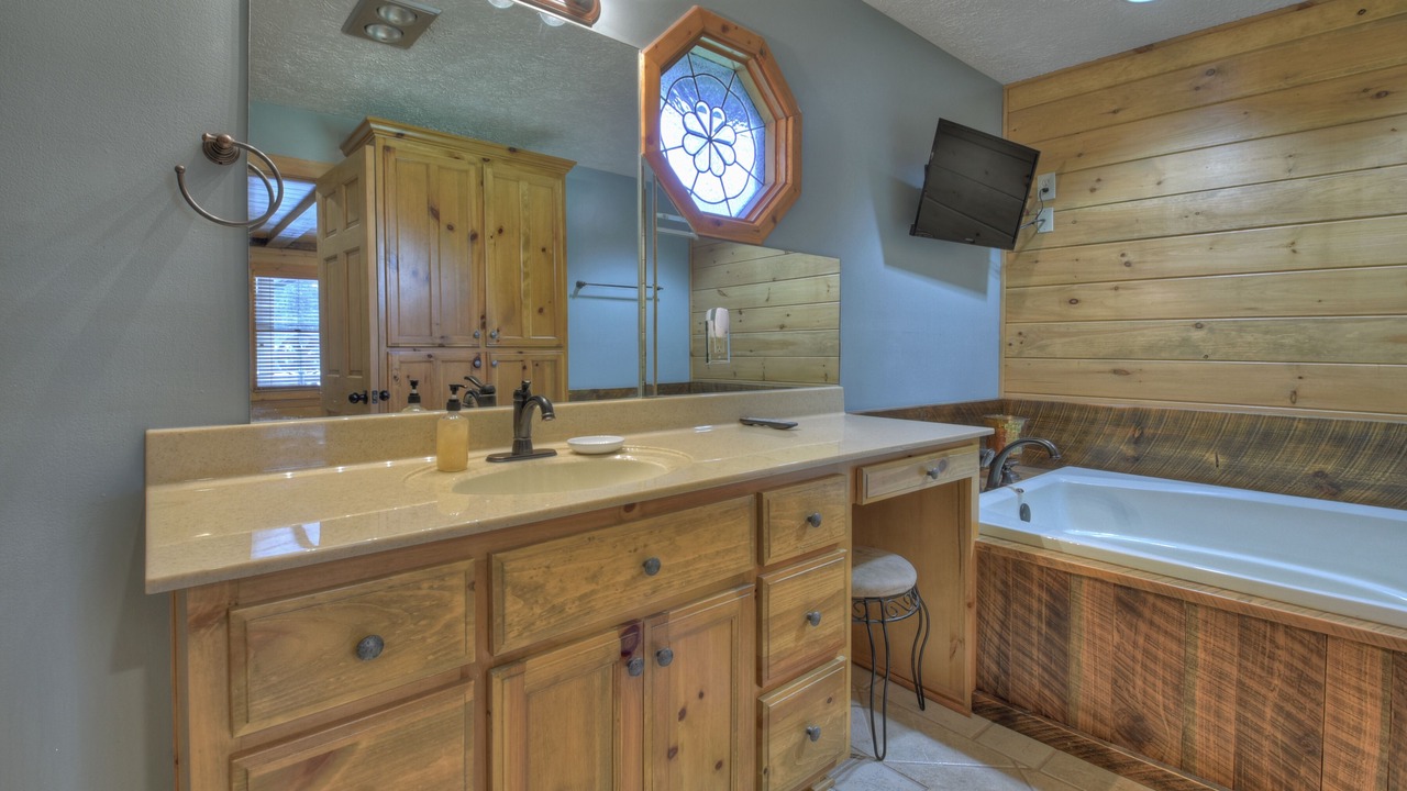 Photo of Bathroom in Cherry Log