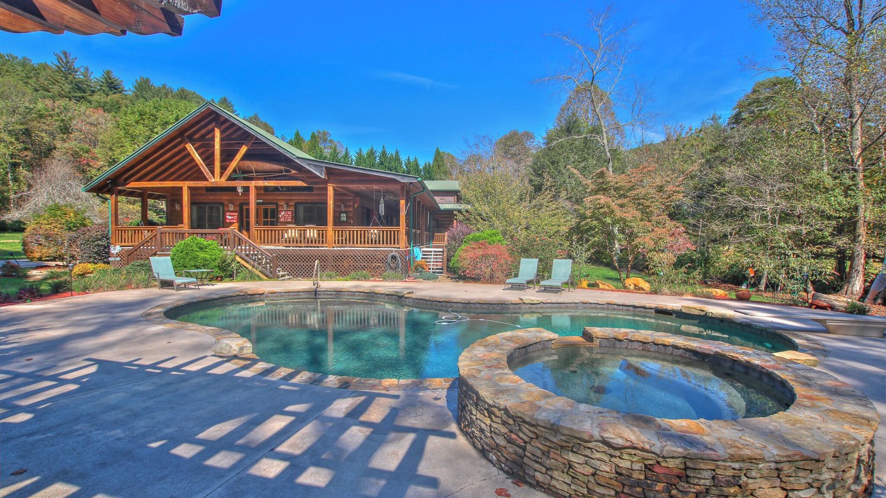 Photo of Outdoor in Cherry Log