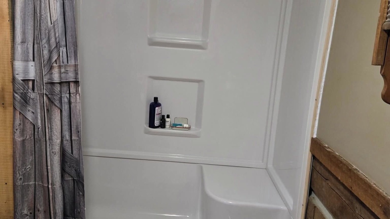 Photo of Bathroom in Booneville