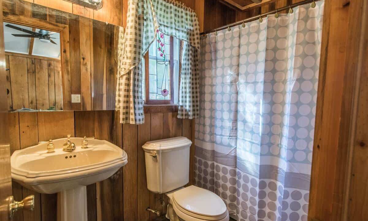 Photo of Bathroom in Valley Hill