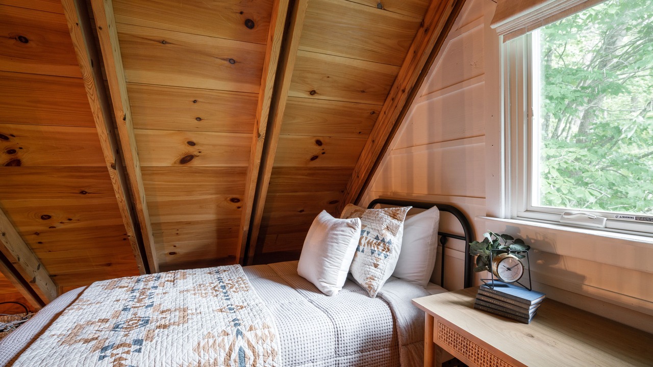 Photo of Bedroom in Cherry Log