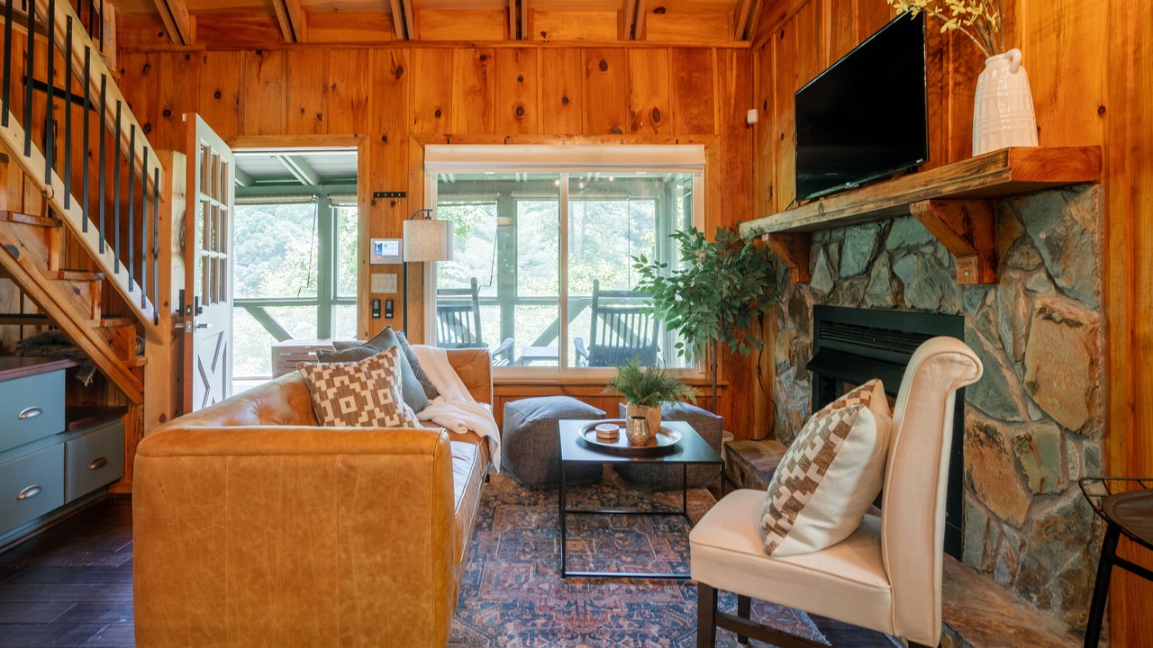 Photo of Livingroom in Cherry Log