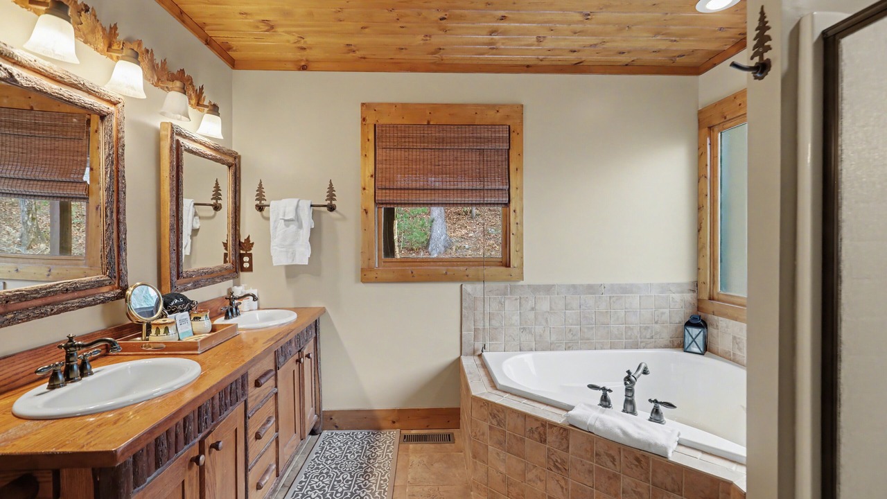 Photo of Bathroom in Hiawassee