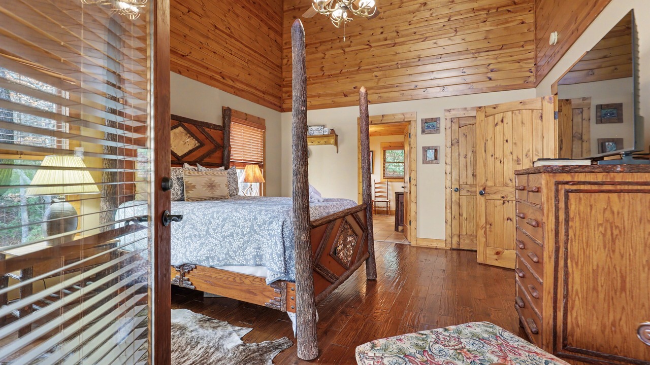 Photo of Bedroom in Hiawassee