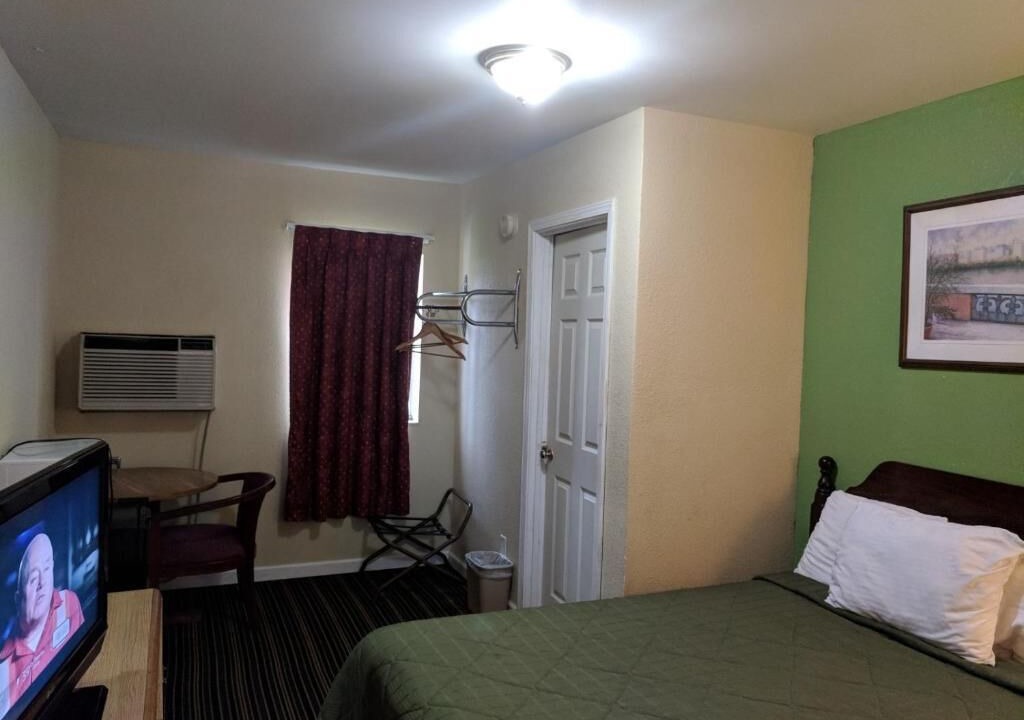 Photo of Bedroom in Benton