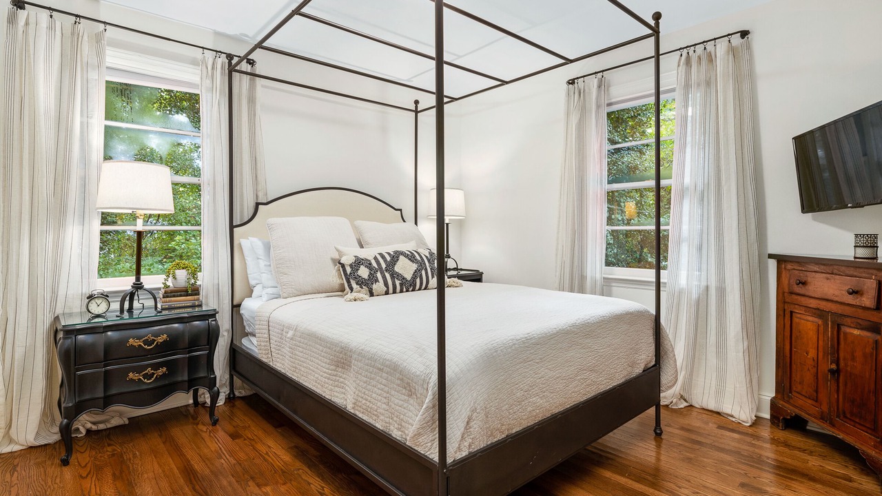 Photo of Bedroom in Northlake