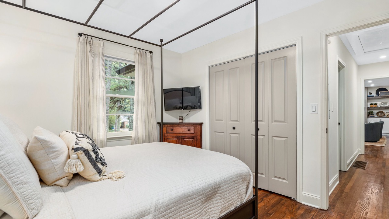 Photo of Bedroom in Northlake