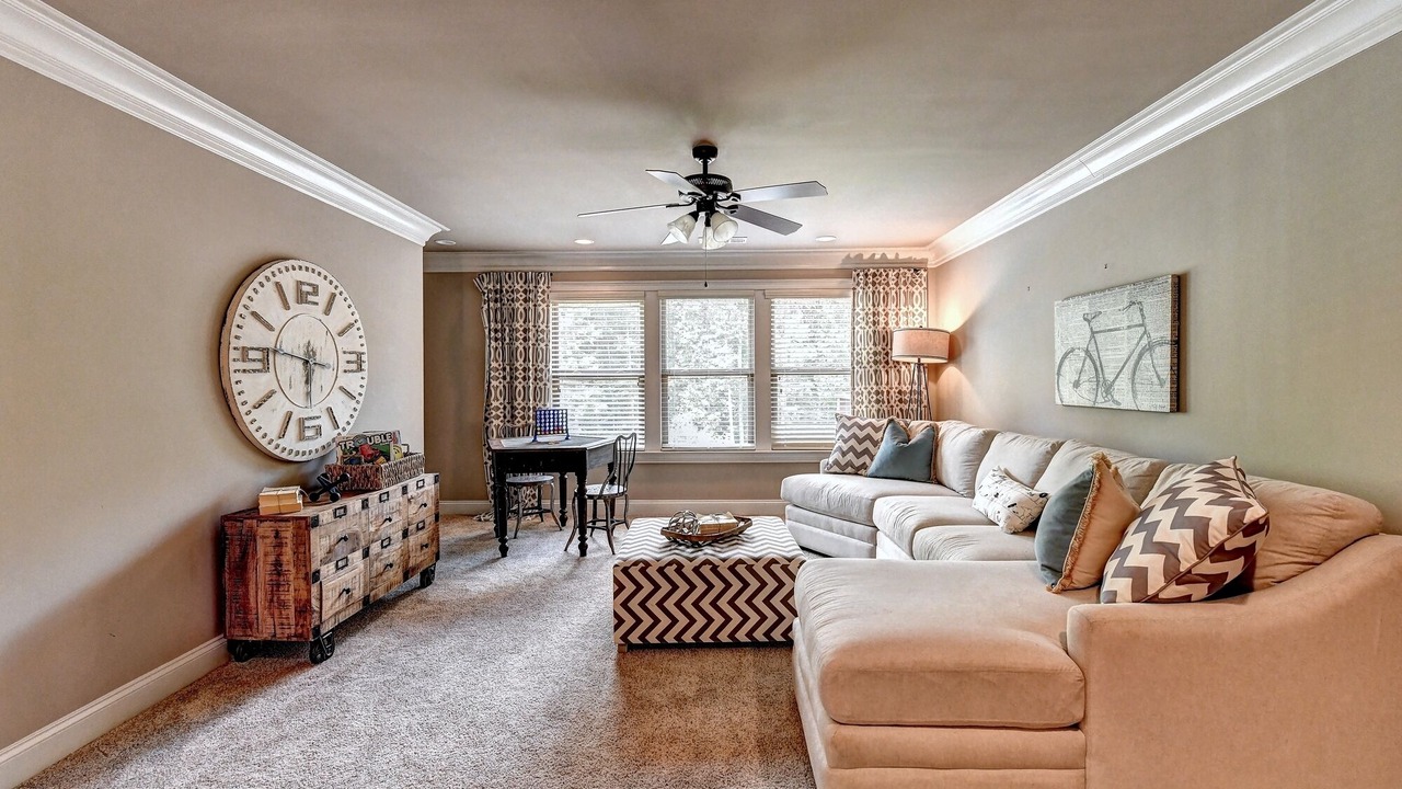 Photo of Livingroom in Suwanee