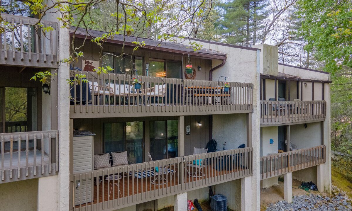 Photo of Patio Balcony in Sapphire