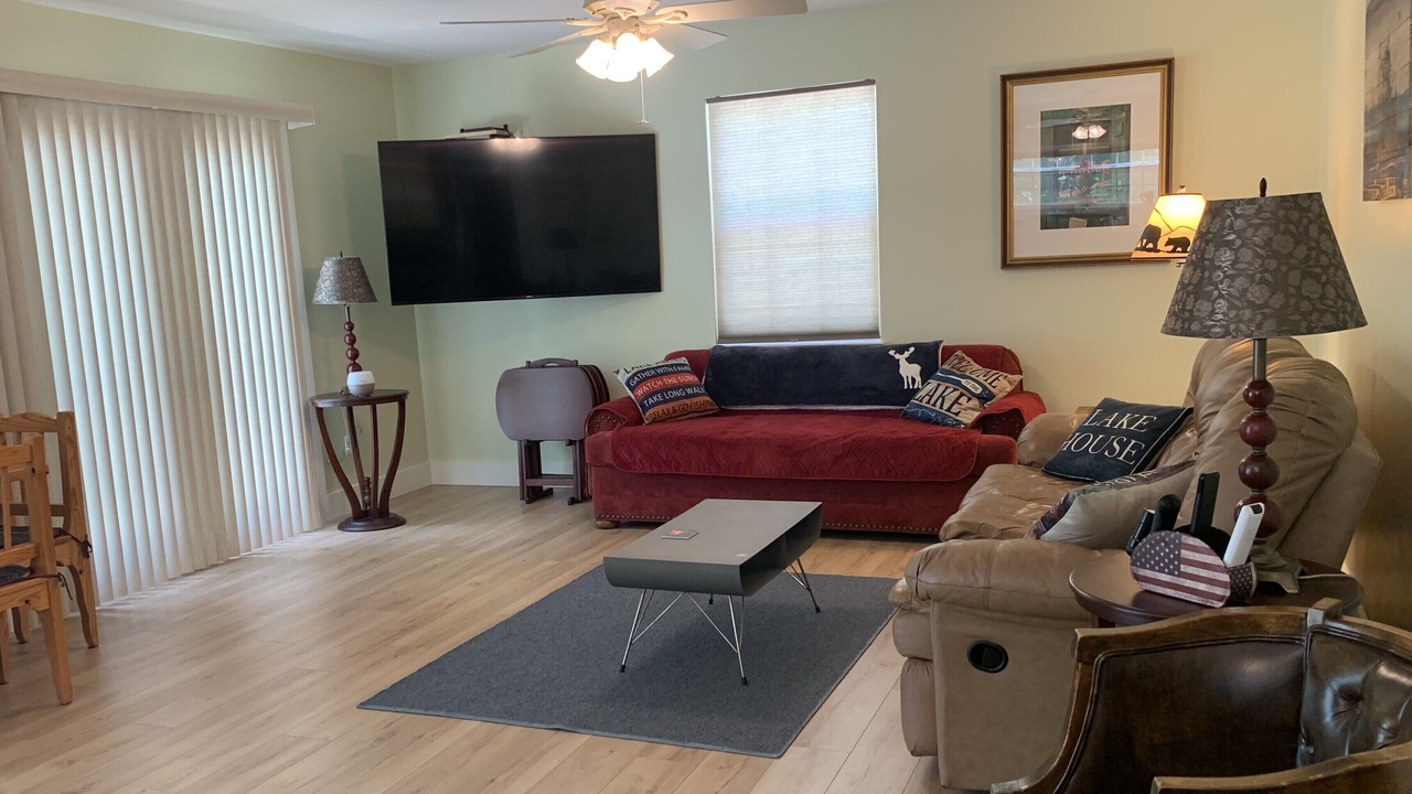 Photo of Livingroom in Hiawassee