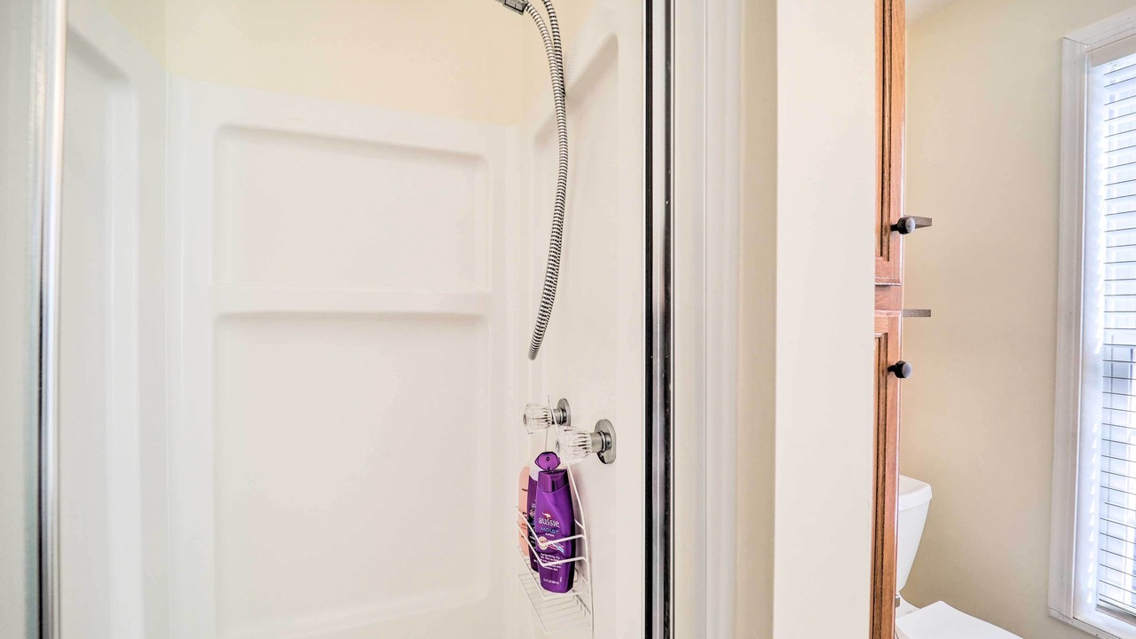 Photo of Bathroom in Newland