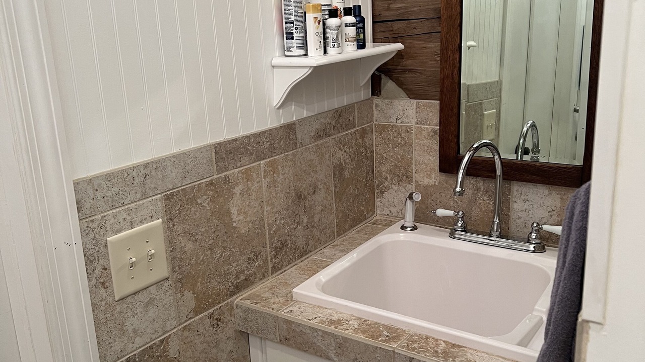Photo of Bathroom in Dixon Springs