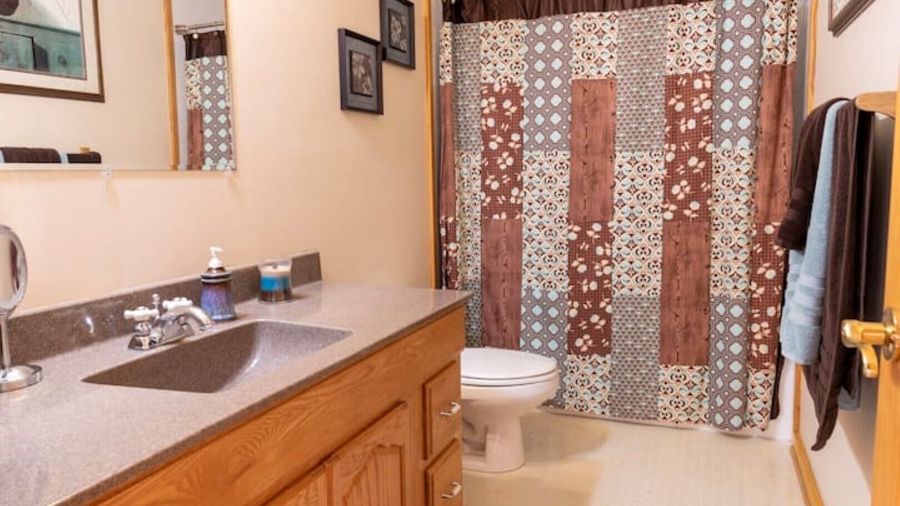 Photo of Bathroom in Pinnacle