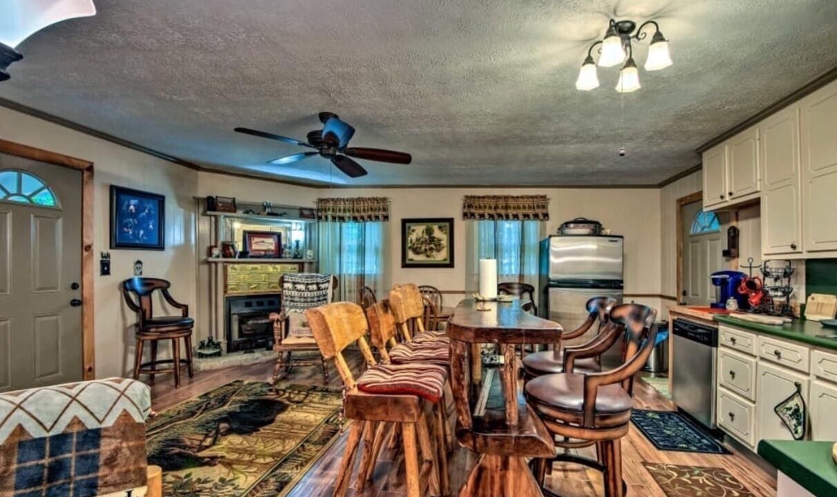 Photo of Livingroom in Hiawassee