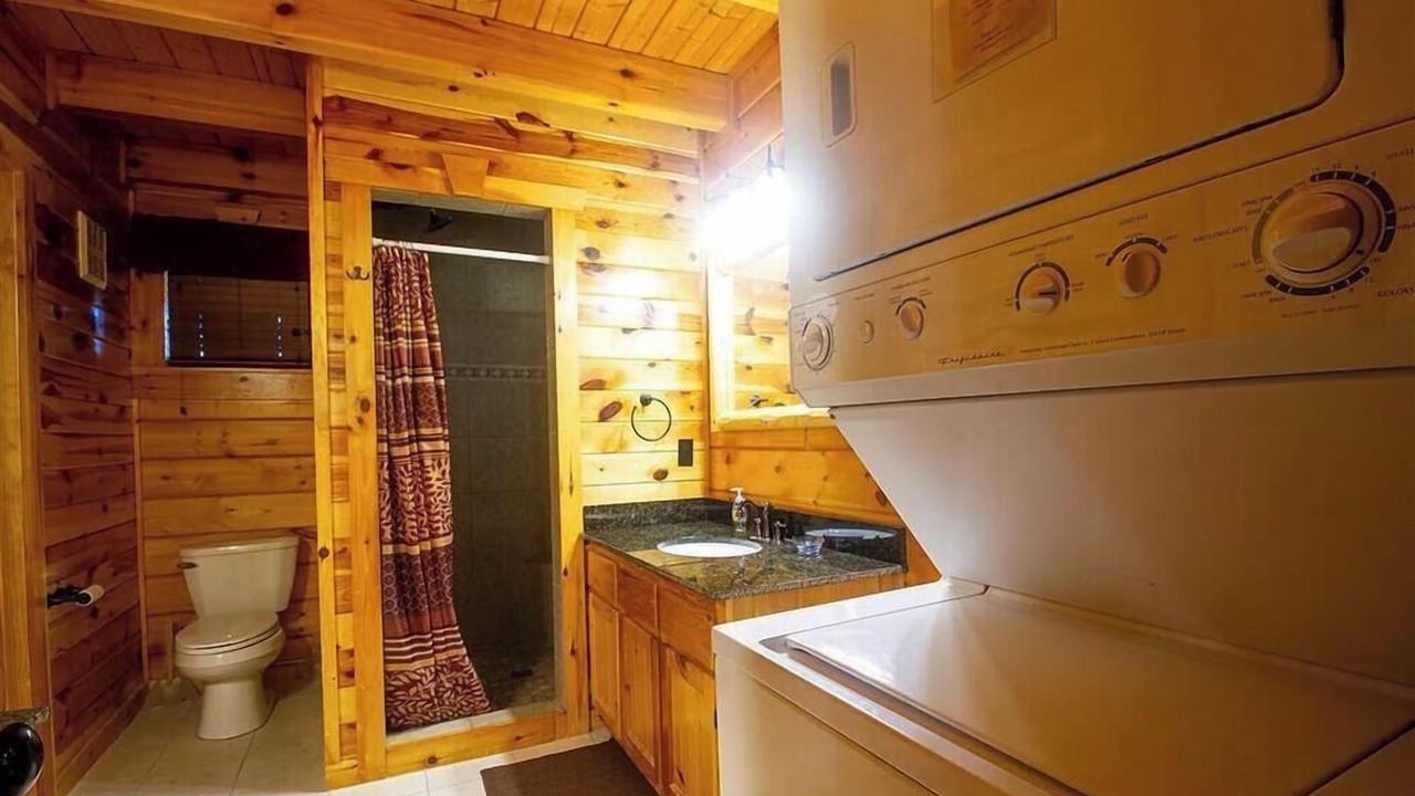 Photo of Bathroom in White Oak Lodge