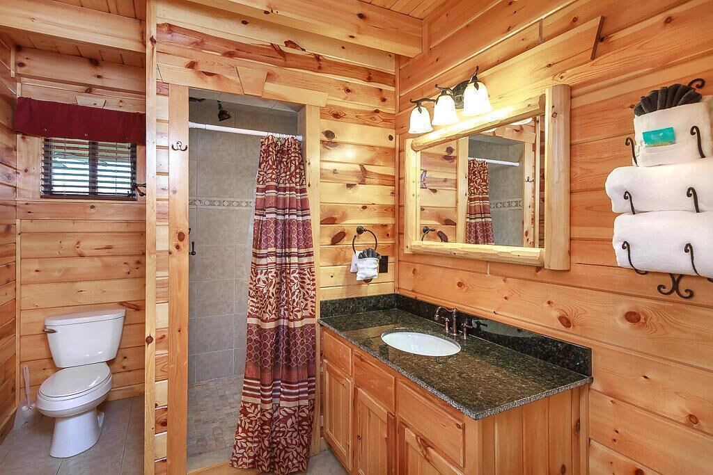 Photo of Bathroom in White Oak Lodge