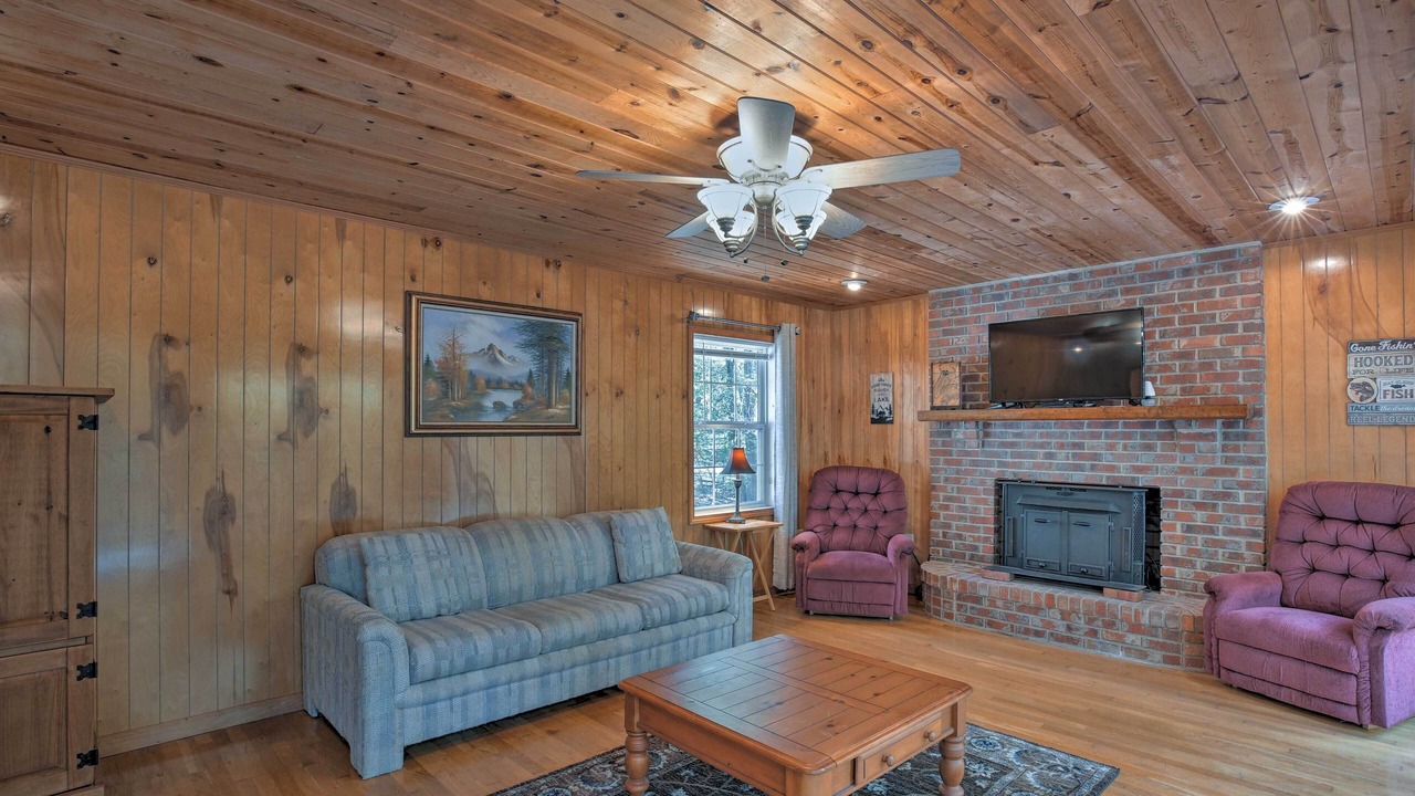 Photo of Livingroom in Toccoa