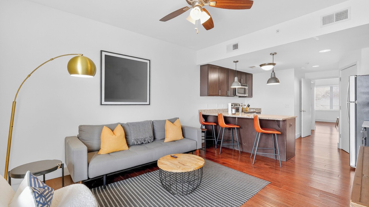 Photo of Livingroom in 12 South