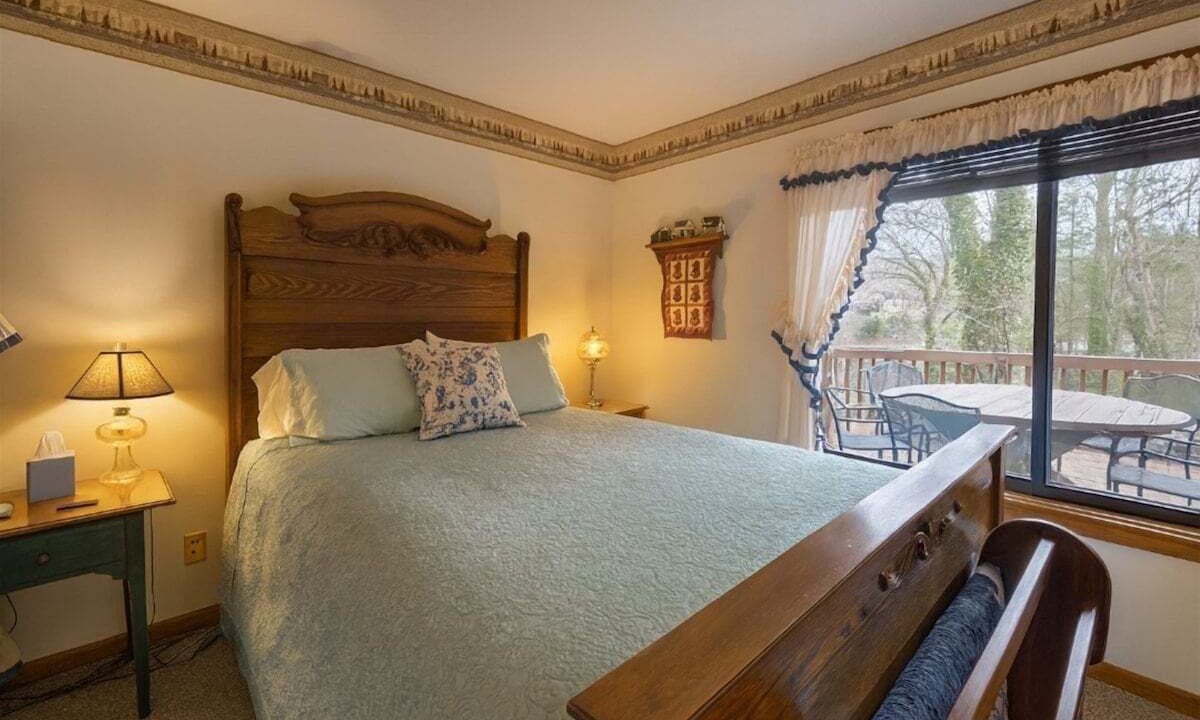 Photo of Bedroom in Lake Junaluska