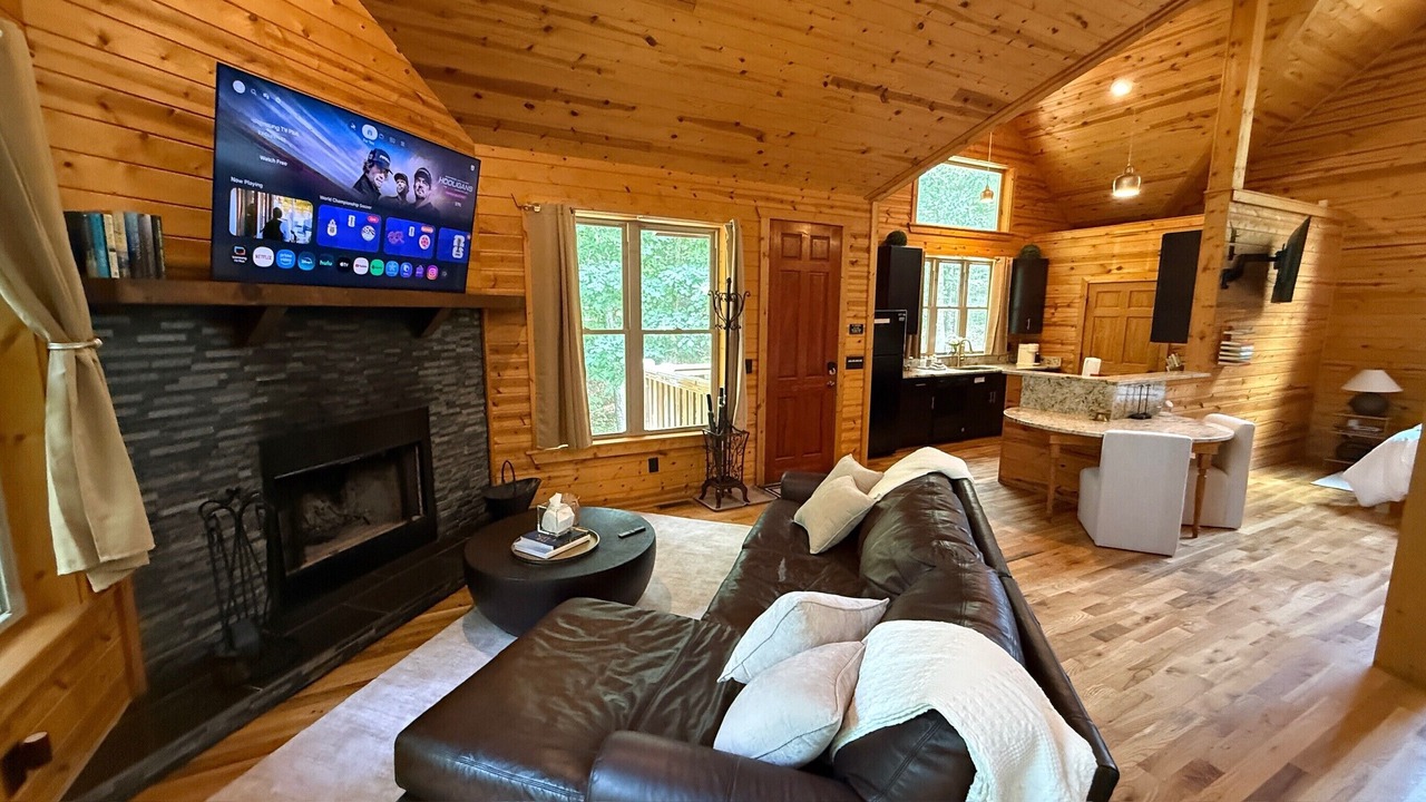 Photo of Livingroom in Cleveland