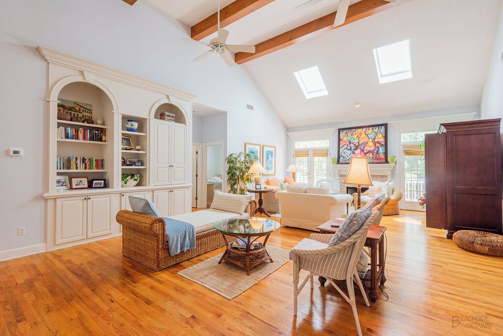 Photo of Livingroom in North Forest Beach