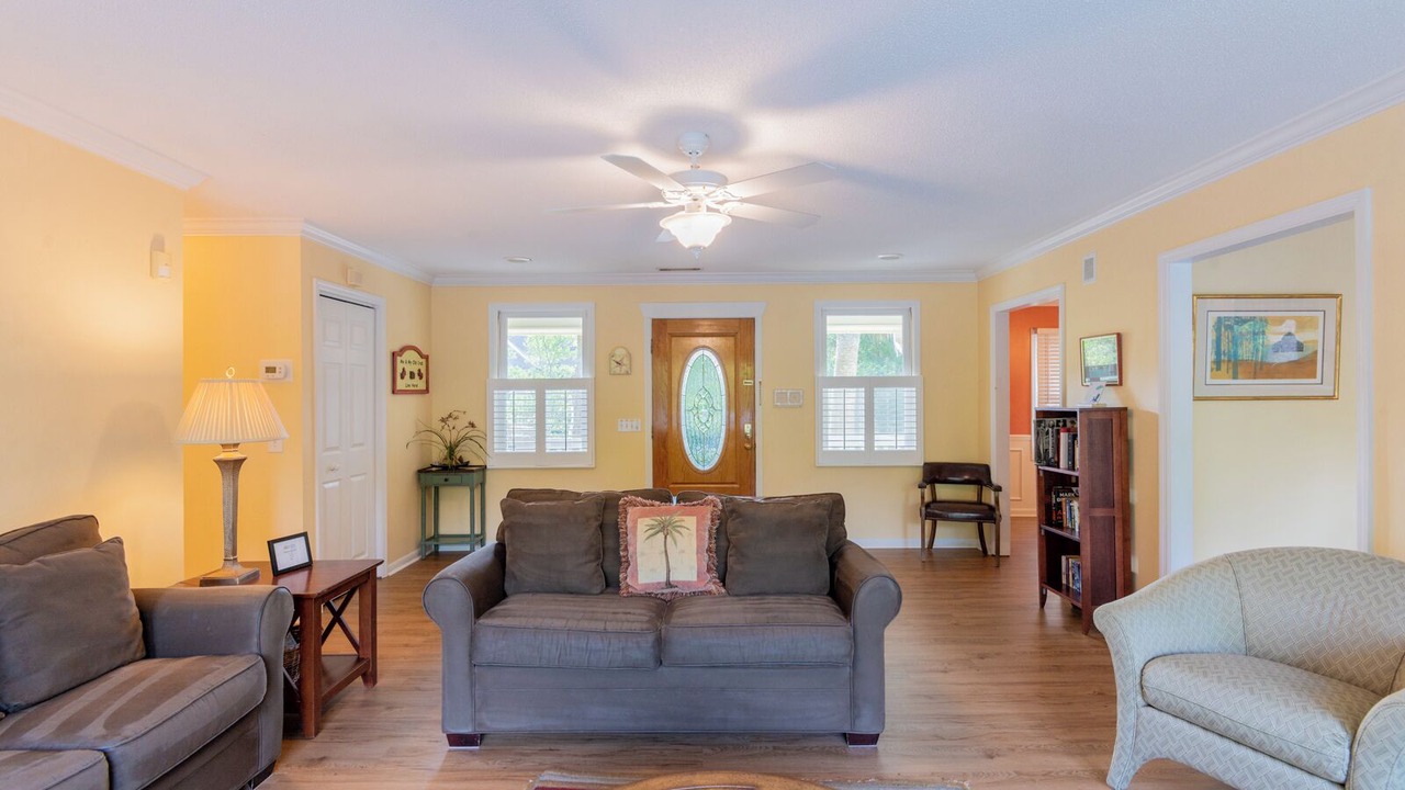 Photo of Livingroom in North Forest Beach