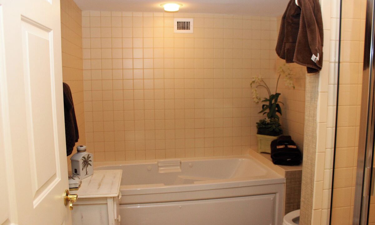 Photo of Bathroom in Arcadian Shores