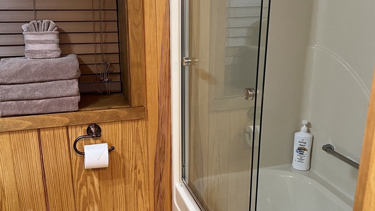 Photo of Bathroom in Apple Ridge