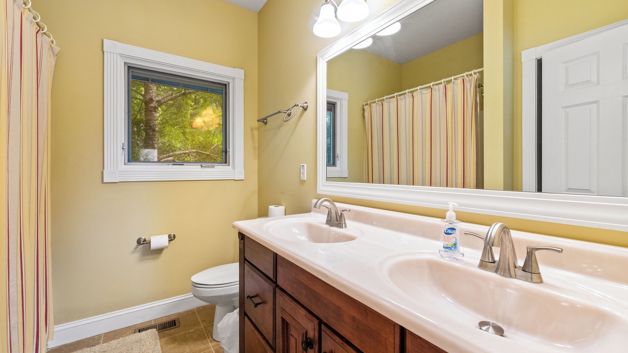 Photo of Bathroom in La Follette