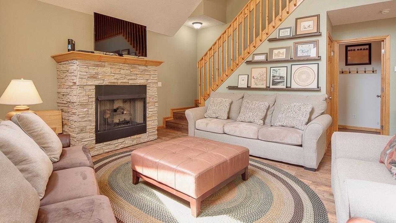 Photo of Livingroom in Flat Hollow Marina