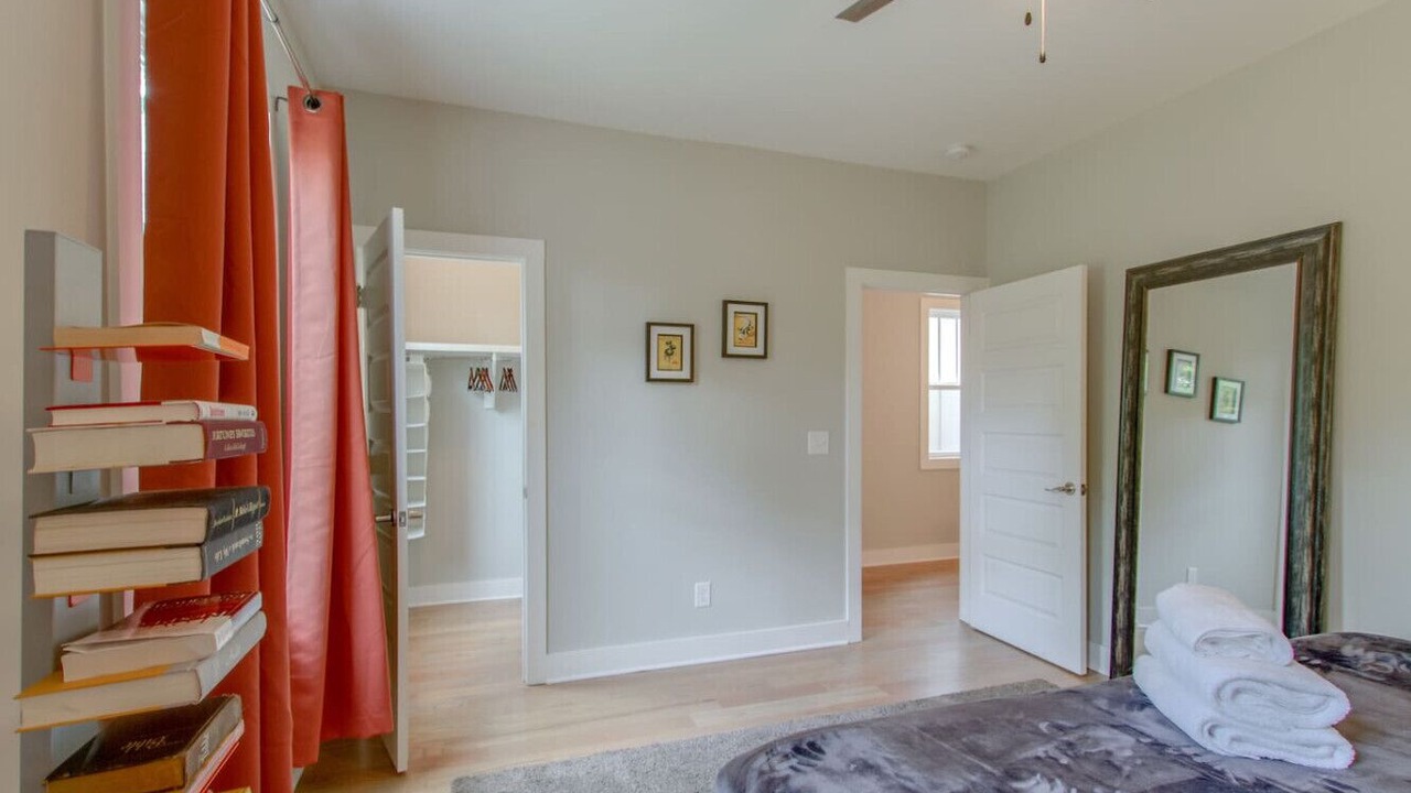 Photo of Bedroom in Inglewood