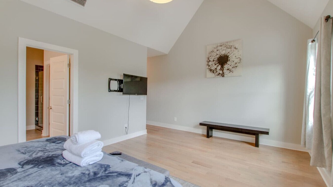 Photo of Bedroom in Inglewood