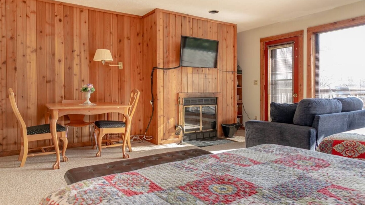 Photo of Livingroom in Davis