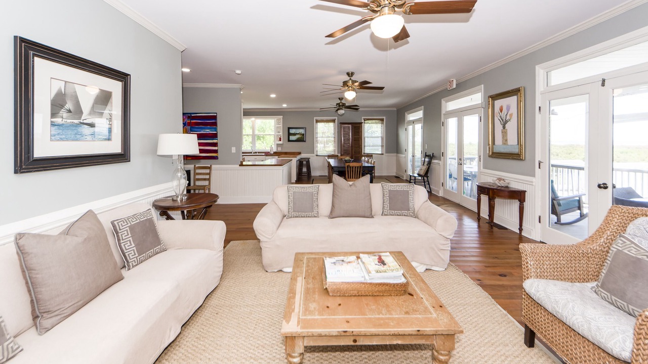 Photo of Livingroom in Sullivan's Island